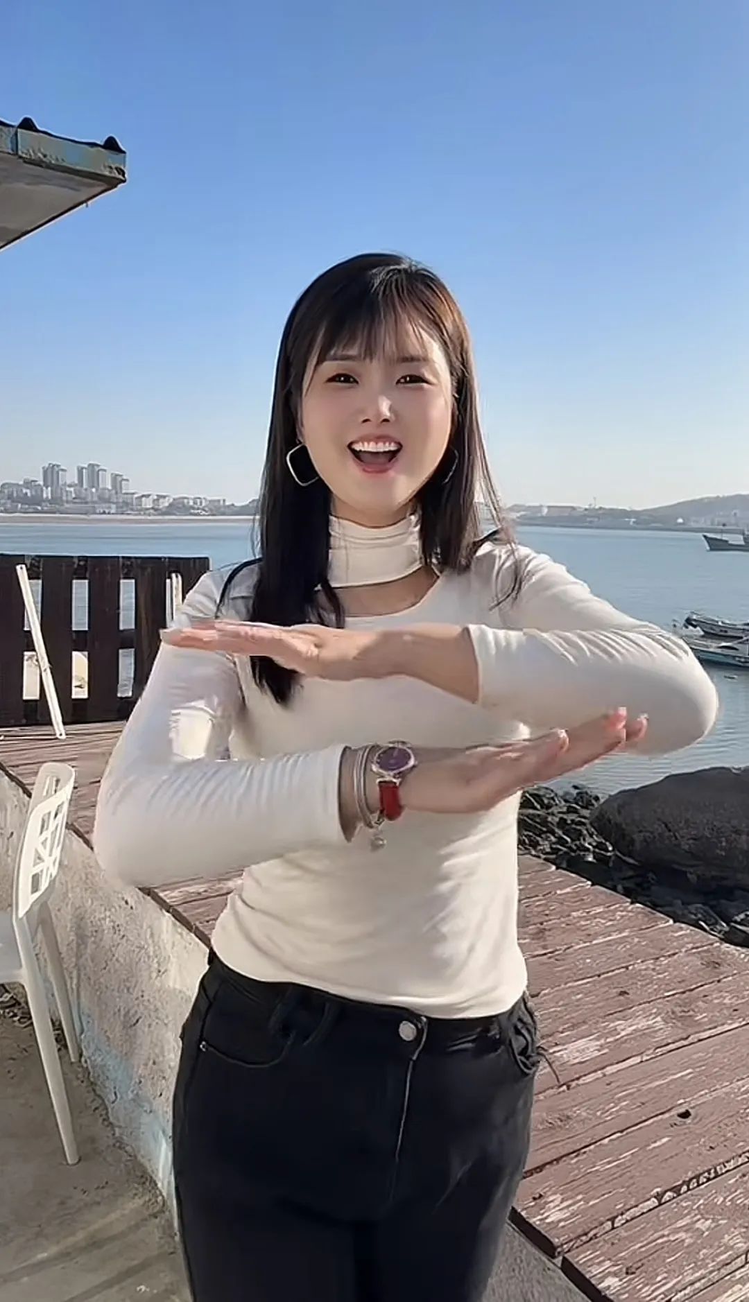 00后大学生毕业即背负百万债务?原因竟是被中老年偶像一笑倾城哄骗签约,发现时为时已晚!