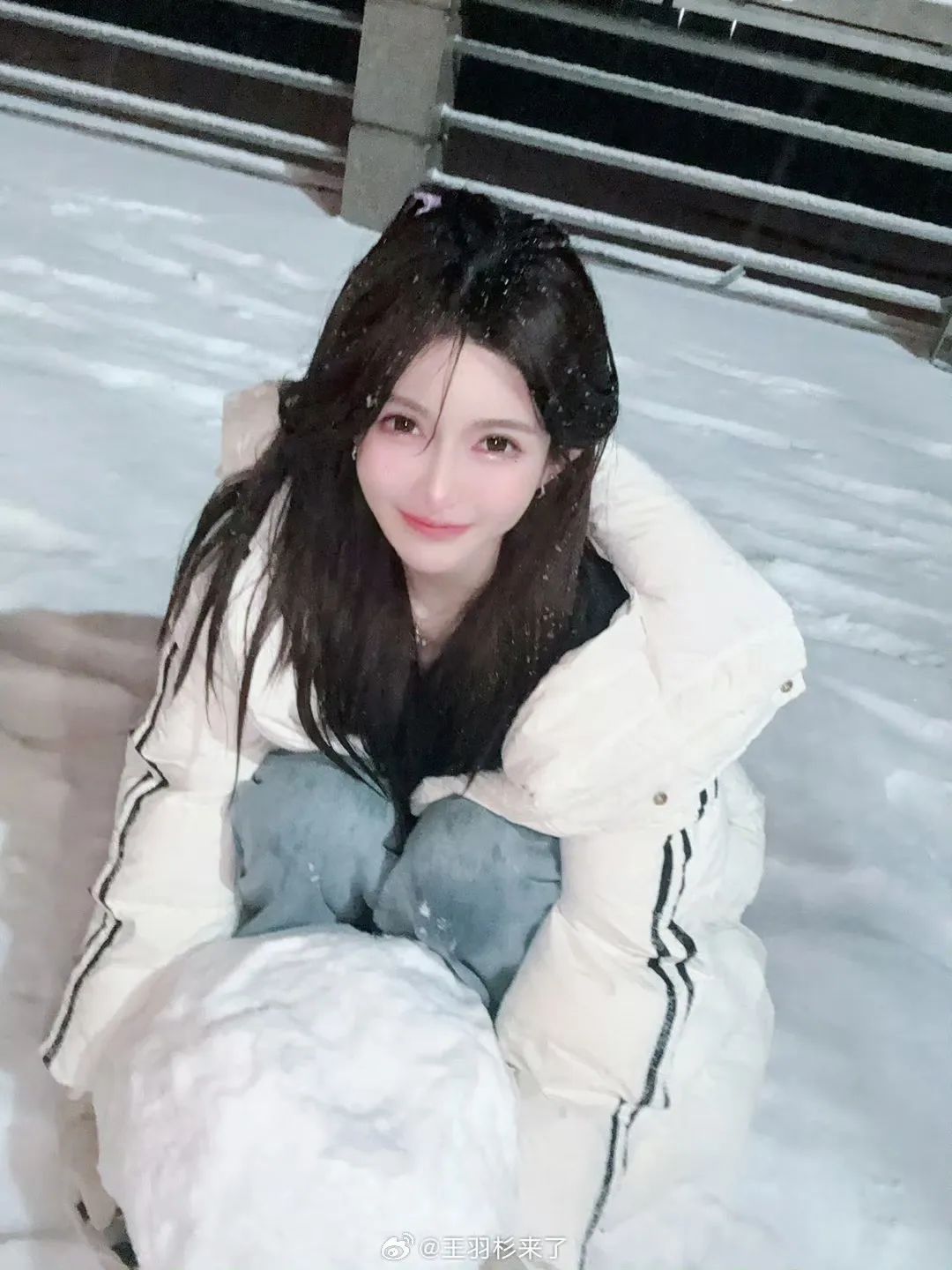 二次元女主播让网友刷礼物,称自己很有投资价值,别的女主播都是直播挣钱,自己只想找对象,网友锐评:都买豪宅了,太贪心了!