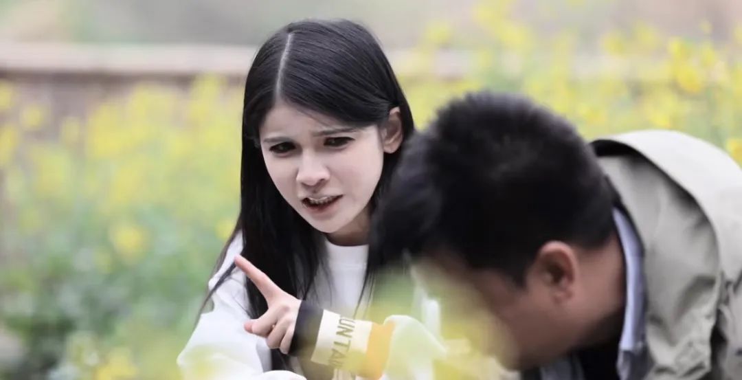 狗头萝莉继拍短剧后再上某卫视节目;彻底洗白了?网友锐评网红逆袭第一人!