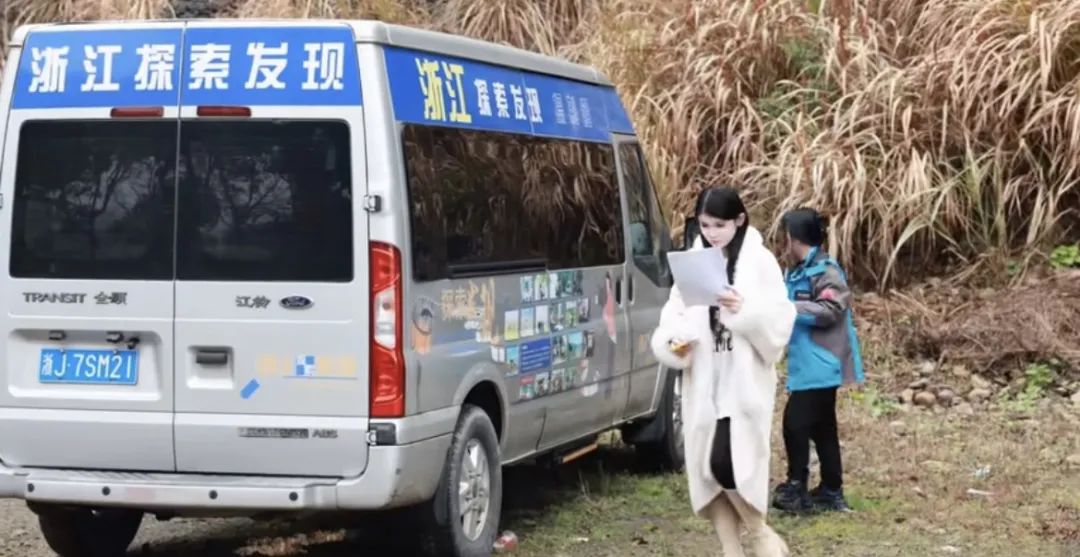 狗头萝莉继拍短剧后再上某卫视节目;彻底洗白了?网友锐评网红逆袭第一人!