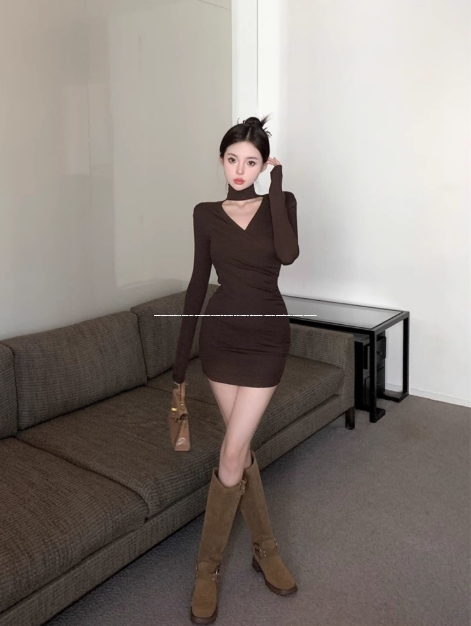 反差婊热门事件吃瓜黑料,这个事件的主角是一位年轻的女演员，原本以清纯可人的形象示人，却在娱乐圈的风云变幻中崭露头角。她的一颦一笑本应让人心动，却因一场突如其来的“丑闻”引发了一场舆论风波。原来，这位女演员在拍摄某部新剧时，被爆出与剧中男演员有染，而且是在拍摄期间发生了不正当关系。这一消息犹如晴天霹雳，让无数粉丝感到失望和愤怒。