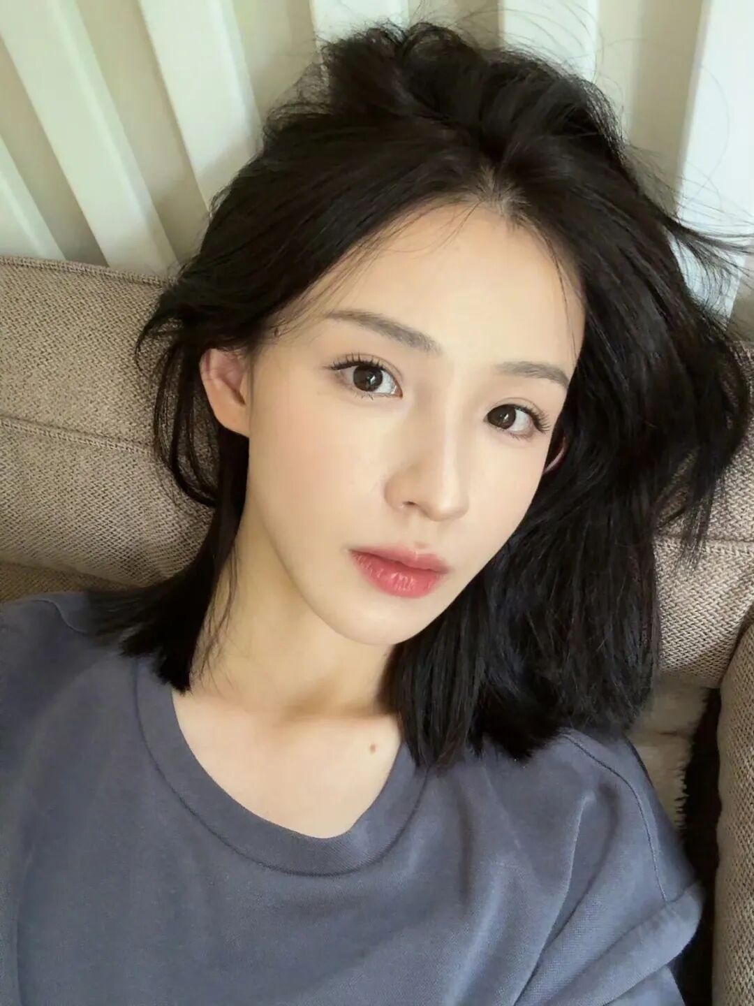 斗鱼歌姬周二珂曝自己要去韩国整容，网友问其项目，其回应：反正不是不协调的大项目！