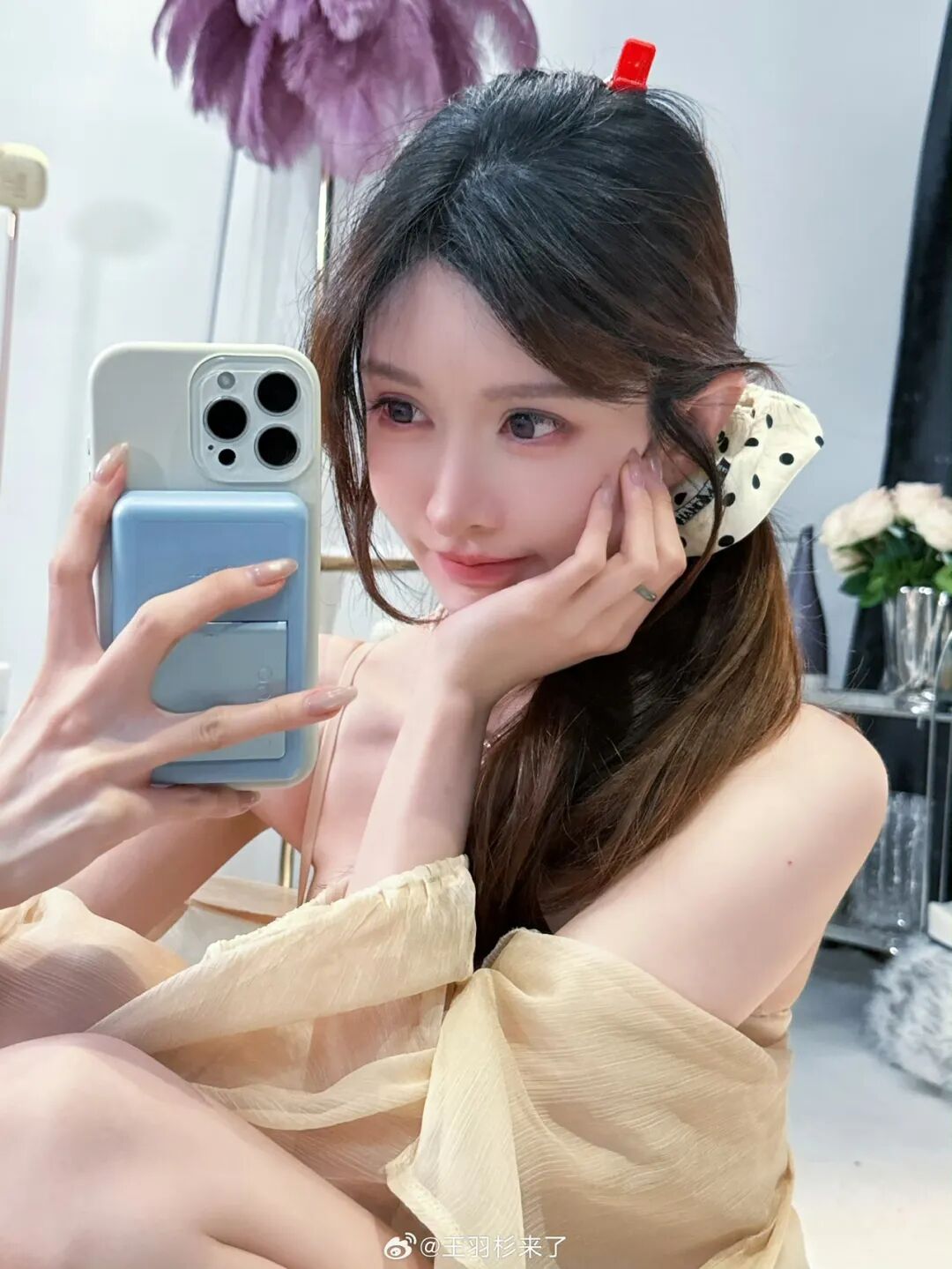 二次元女主播称喜欢自己的都是穷鬼!就连约会酒店也要自己出钱!引发网友热议~