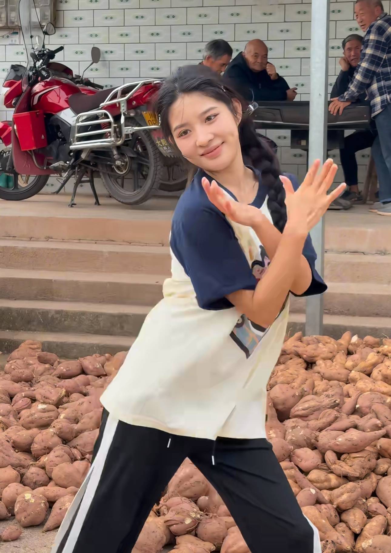 阿梓助农争议:假公益还是真赚钱?