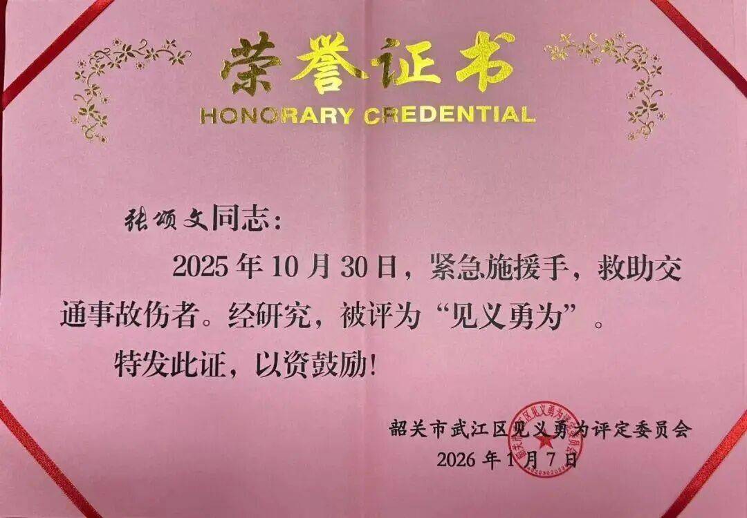 1天4个离谱瓜:国外生子、道歉、怀双胎