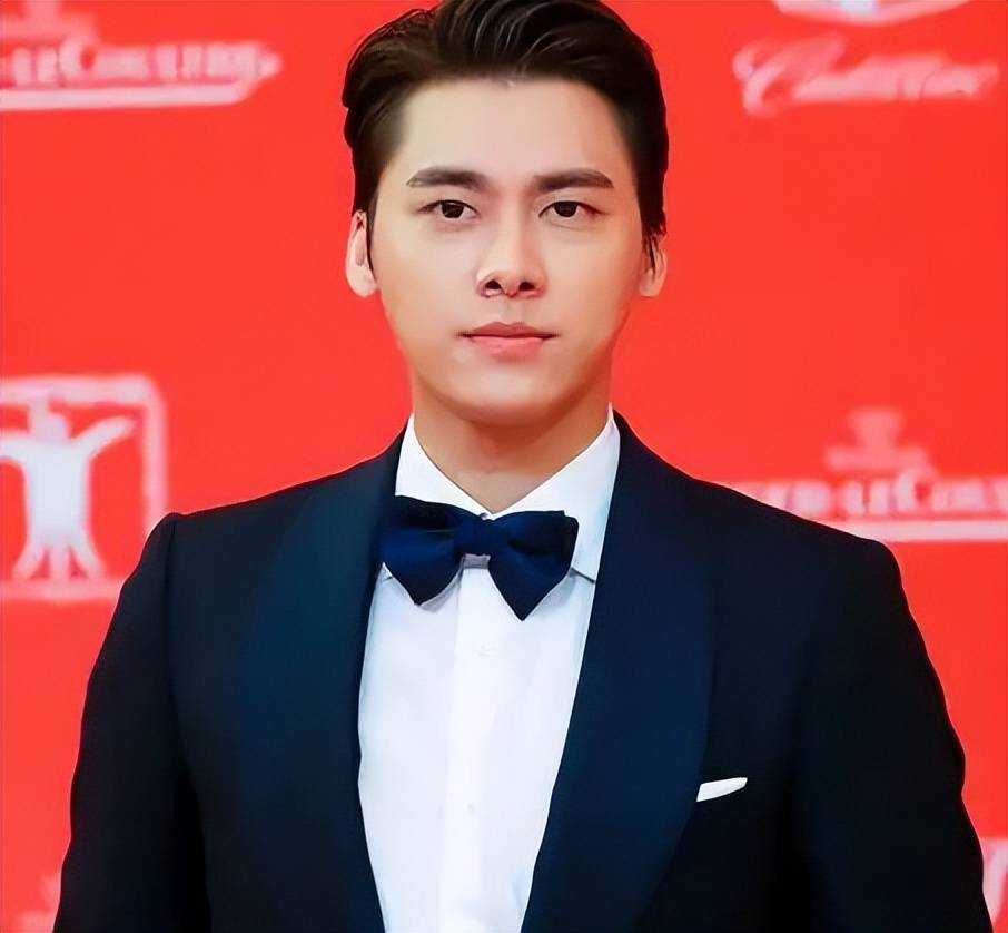顶流男星人设崩塌!镜头前后两副面孔