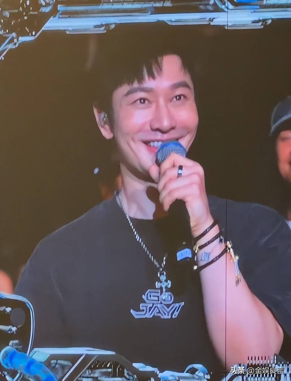 黄晓明夸昆凌翻车引众怒 网友对比杨颖双标