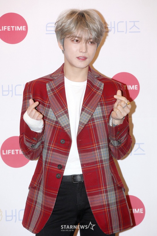 韩国娱乐动态:防弹少年团登顶, 明星八卦一网打尽