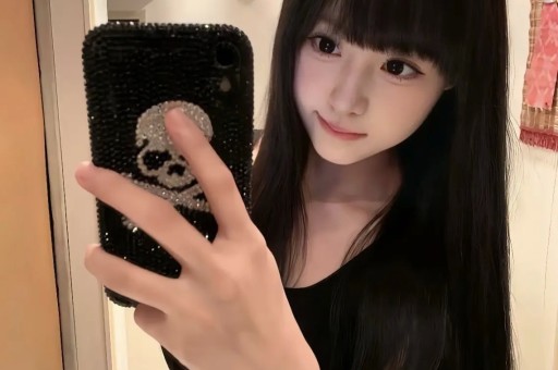网红何秋亊就抄袭风波致歉并回应质疑始末