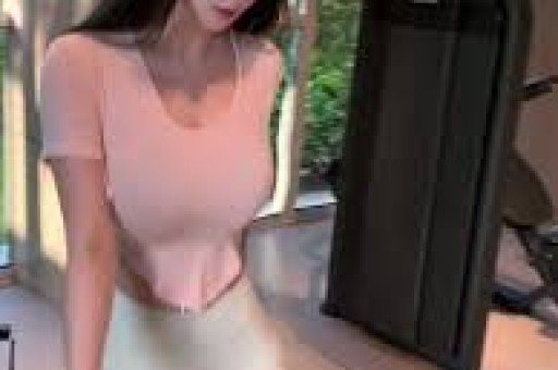 央视表态后 韩红撑冯小刚 底裤被扒光