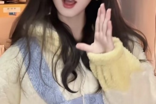 女演员深夜KTV陪酒人设崩塌，网友热议