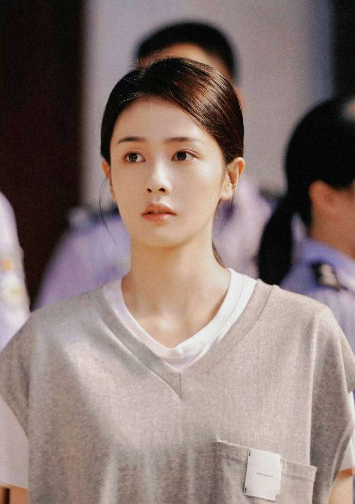 白鹿六连辟谣：学历造假？人设崩塌？真相是
