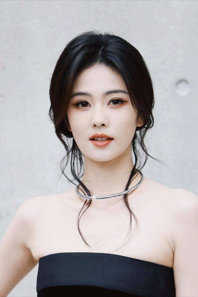 白鹿女汉子人设翻车：网友质疑又当又立