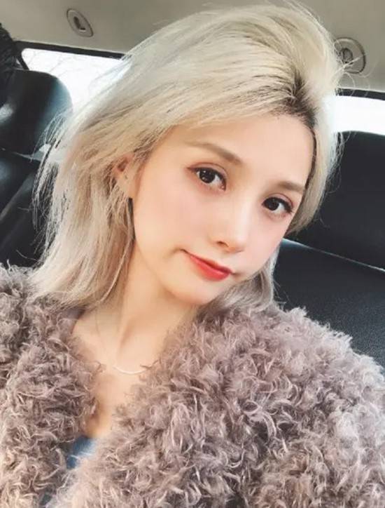 夏美早期旧照曝光 网红成长经历引发讨论