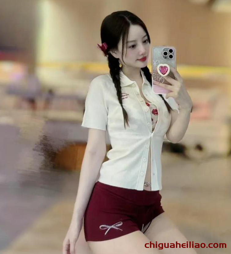 李小璐写真大胆演绎:43岁依旧如蜜桃般甜美