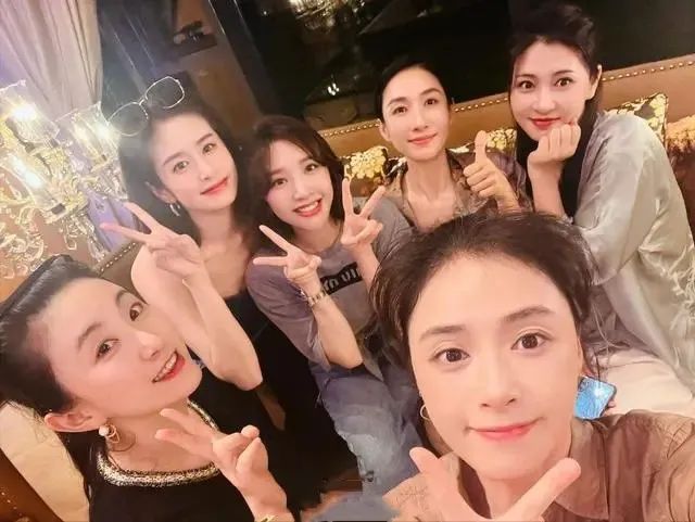 41岁蒋欣瘦身成果显著,长腿细腰吸睛