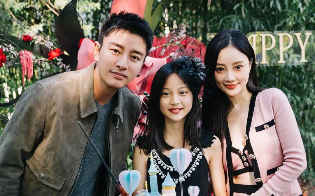 李小璐写真大胆演绎:43岁依旧如蜜桃般甜美